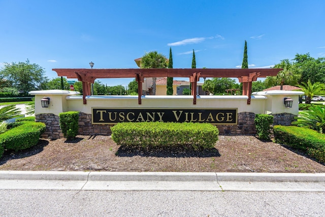 view of community / neighborhood sign