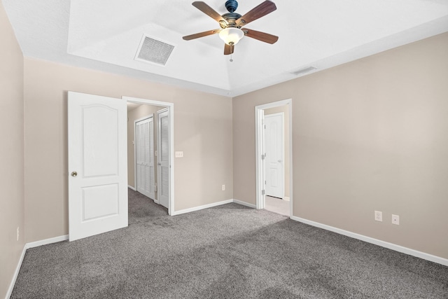 unfurnished room with ceiling fan and carpet