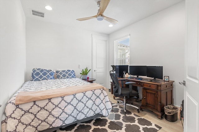 bedroom featuring visible vents, light wood-style flooring, a ceiling fan, and recessed lighting