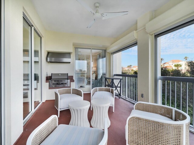 sunroom / solarium featuring a ceiling fan