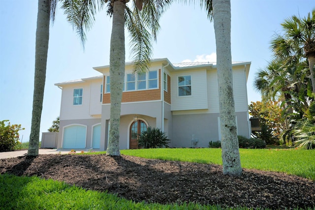 view of front facade with a garage and a front yard