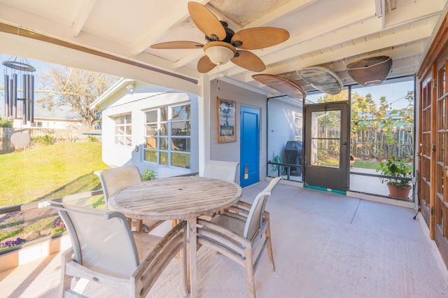 sunroom featuring a ceiling fan