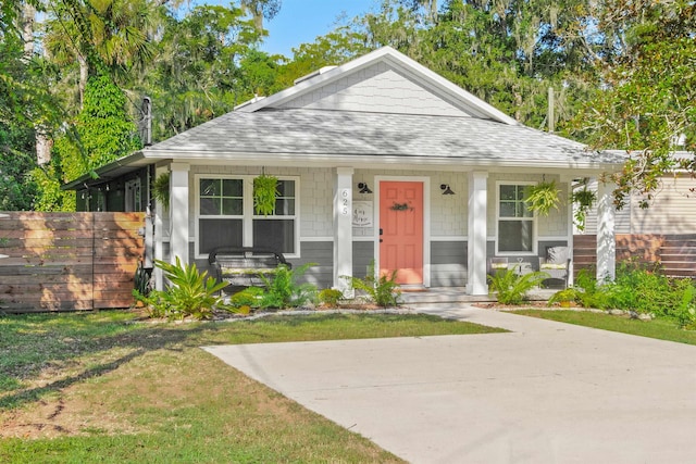 view of front of home featuring a porch and a front lawn