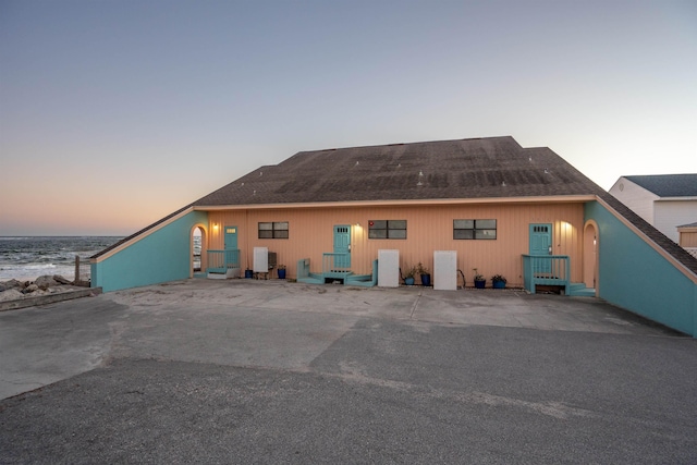 view of back house at dusk