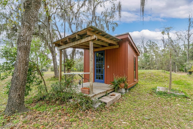 view of outdoor structure with an outdoor structure