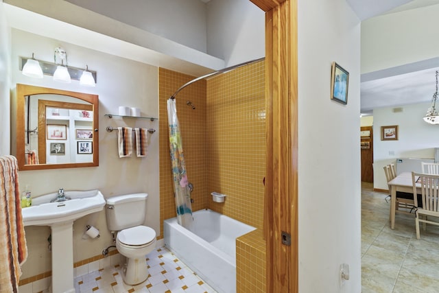 full bath featuring toilet, shower / tub combo, baseboards, and tile patterned floors