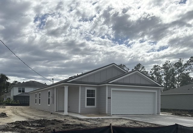 view of front facade featuring a garage