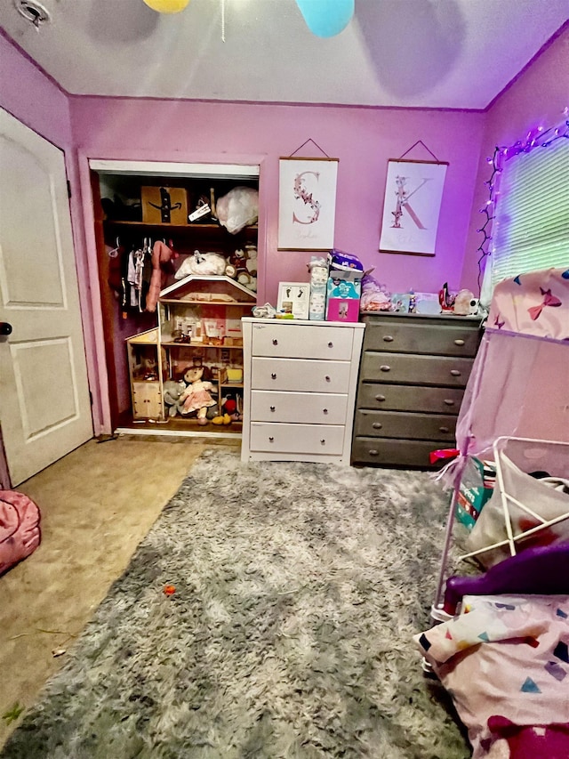 bedroom featuring a closet and ceiling fan