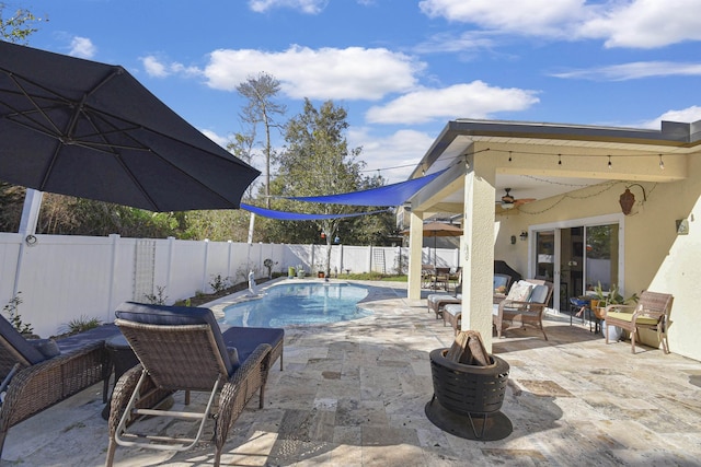 view of swimming pool featuring a ceiling fan, a patio area, a fenced backyard, and a fenced in pool