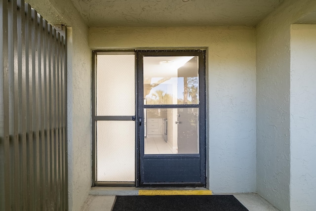 view of exterior entry with stucco siding