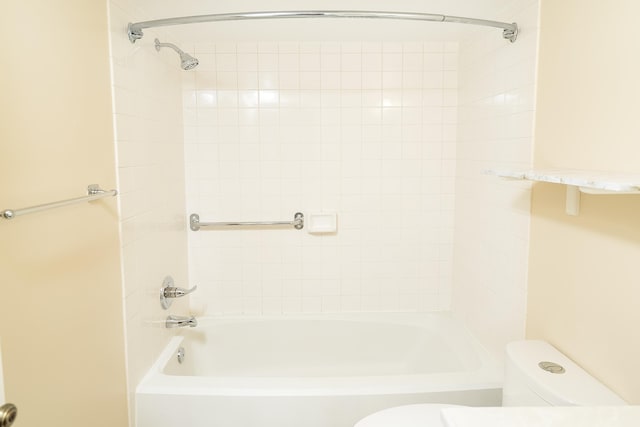 full bath with toilet and bathtub / shower combination