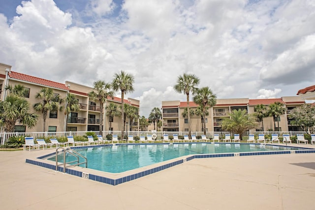 view of swimming pool