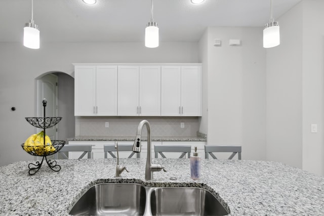279 Spring Creek Way, Saint Augustine, FL 32095 - kitchen with tasteful backsplash, arched walkways, pendant lighting, and white cabinets
