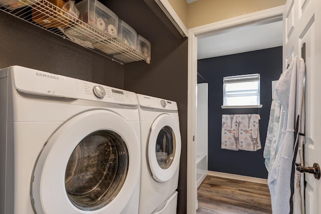 3010 SE 46th Ave, Ocala, FL 34480 - laundry area featuring wood finished floors, independent washer and dryer, and baseboards