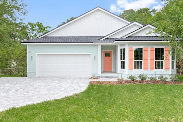 view of front facade featuring a garage and a front lawn