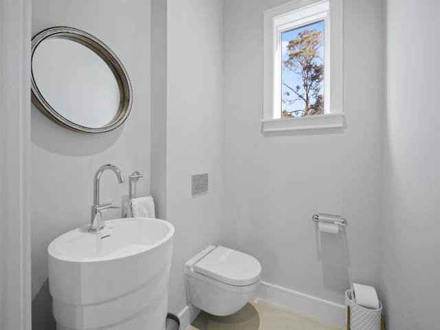 bathroom featuring sink and toilet