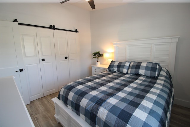 24 Aledo Ct, Saint Augustine, FL 32086 - bedroom with a closet, a ceiling fan, wood finished floors, and a barn door