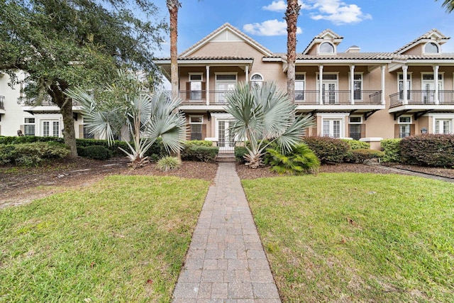 view of front of property with a front yard