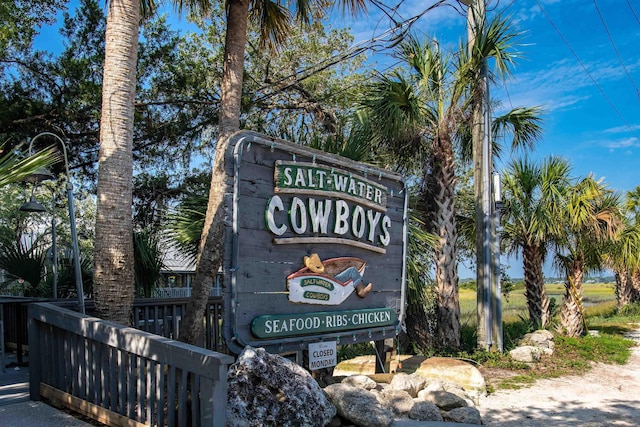 view of community / neighborhood sign