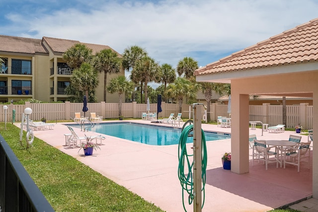 view of swimming pool featuring a patio