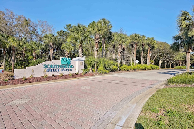 view of community / neighborhood sign