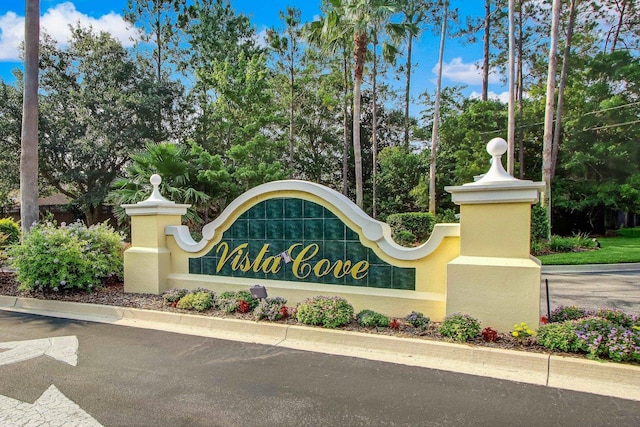 view of community / neighborhood sign