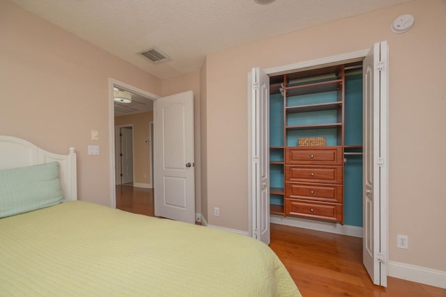 517 Weeping Willow Ln, Saint Augustine, FL 32080 - bedroom featuring wood finished floors, baseboards, and a closet
