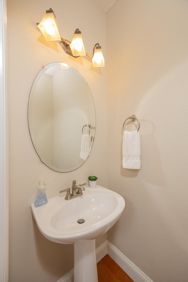 517 Weeping Willow Ln, Saint Augustine, FL 32080 - bathroom with baseboards
