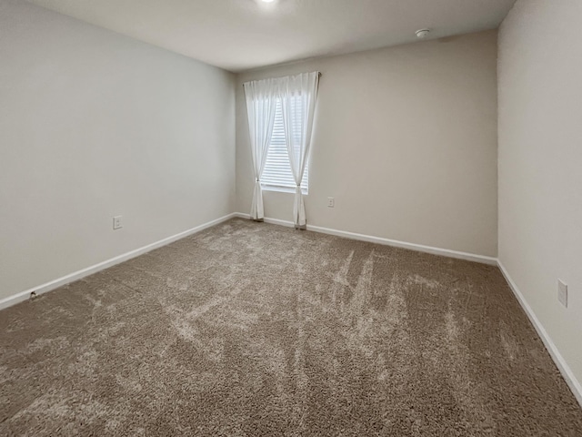 unfurnished room featuring carpet