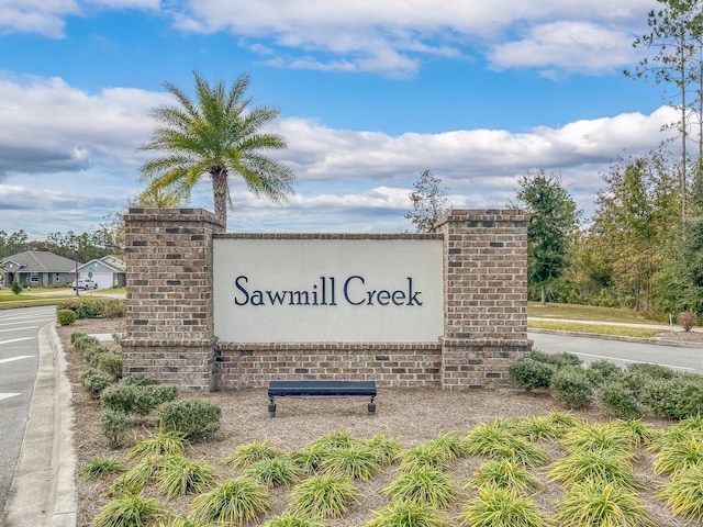 view of community / neighborhood sign