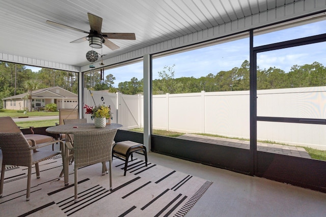 sunroom / solarium with ceiling fan