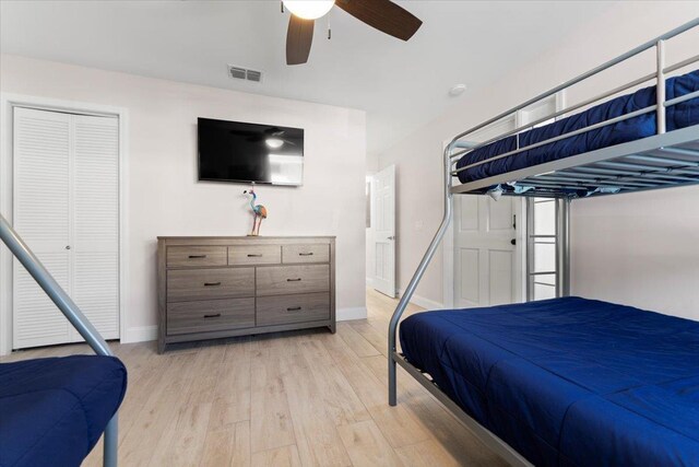 bedroom featuring a ceiling fan, baseboards, visible vents, and light wood-type flooring