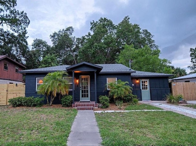 view of front facade with a front yard