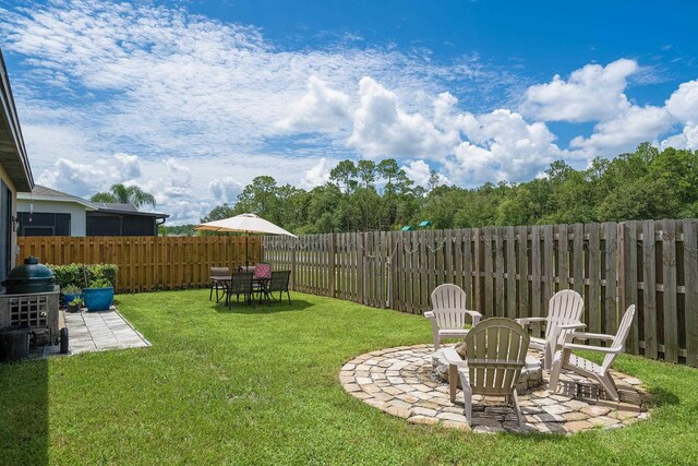 view of yard featuring a patio