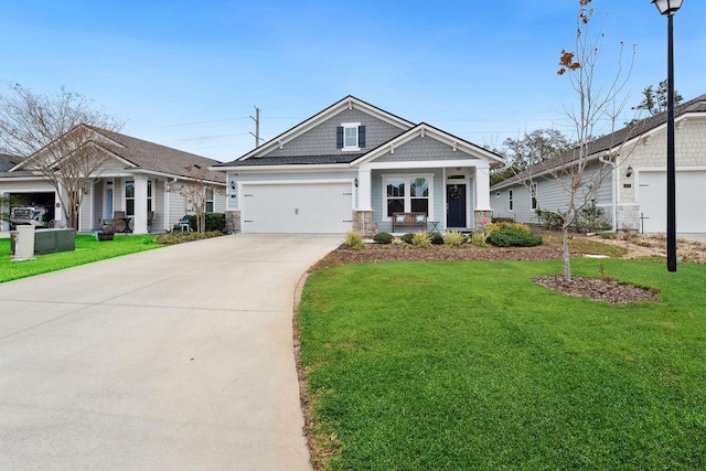 craftsman house featuring a front yard