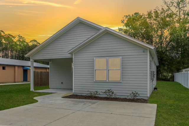 view of front facade featuring a carport and a yard