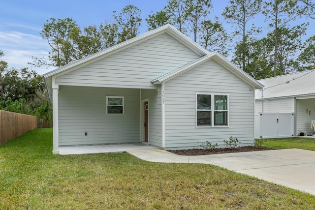 view of front of property with a front yard