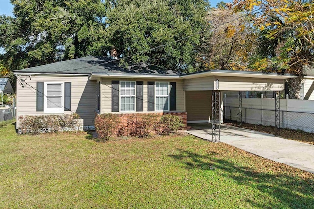 view of front facade featuring a front yard and a carport