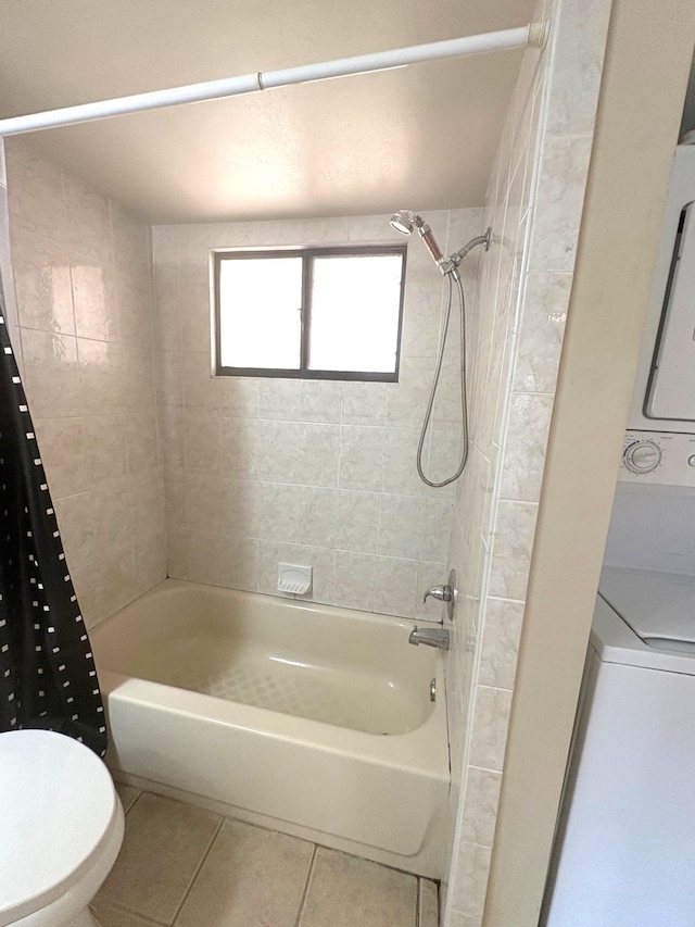 full bath with tile patterned flooring, toilet, stacked washing maching and dryer, and shower / bathtub combination with curtain