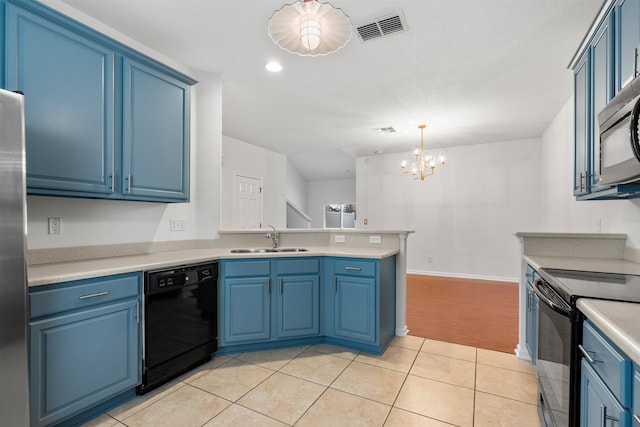 kitchen with a sink, visible vents, blue cabinetry, and black appliances