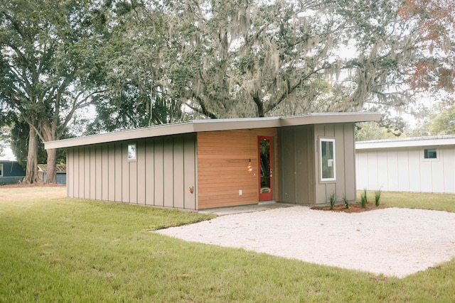 exterior space featuring a front lawn