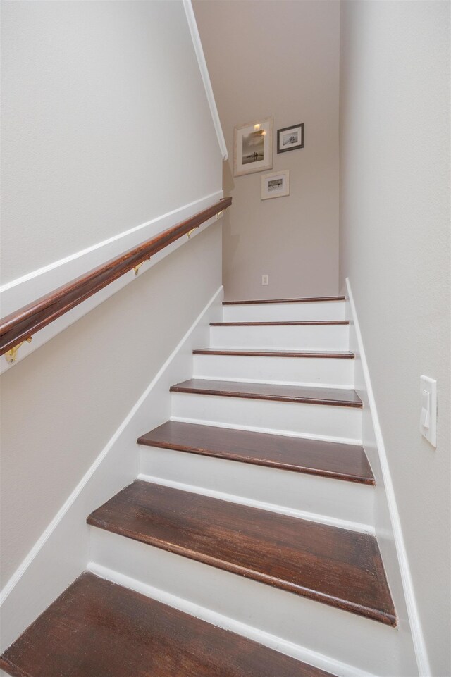 2 Lisbon St, Saint Augustine, FL 32080 - view of stairs