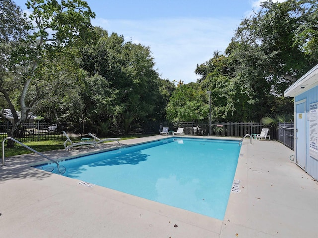 view of swimming pool