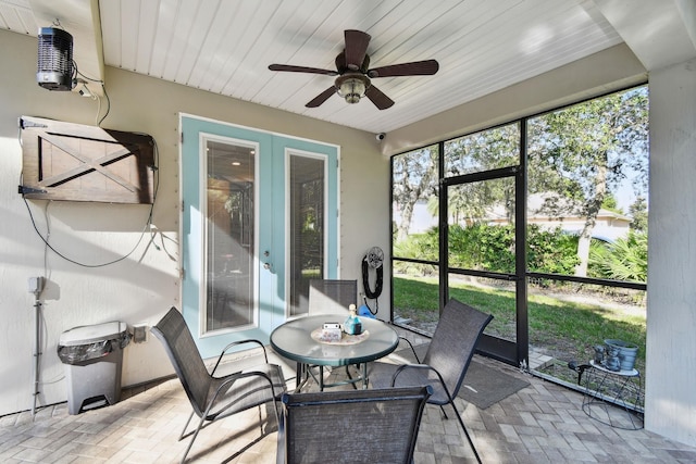 sunroom / solarium with ceiling fan