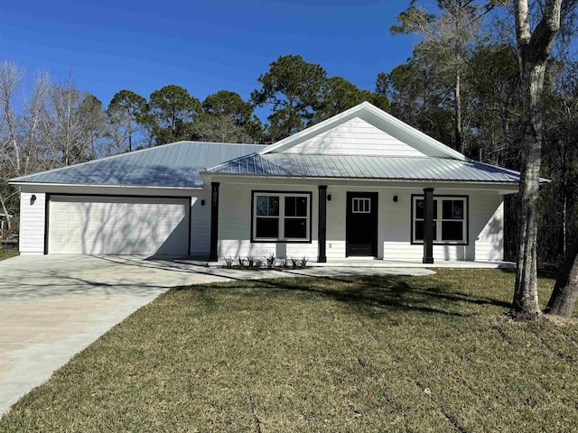 view of front of home featuring a porch, a garage, and a front lawn