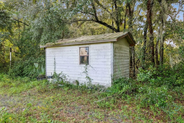 view of outbuilding