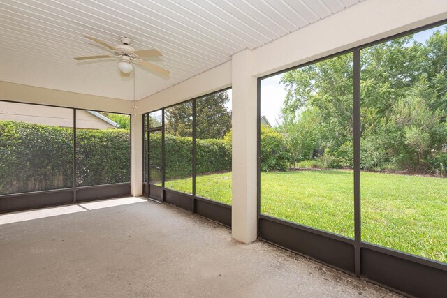 902 Heron Point Cir, Deland, FL 32724 - unfurnished sunroom featuring ceiling fan