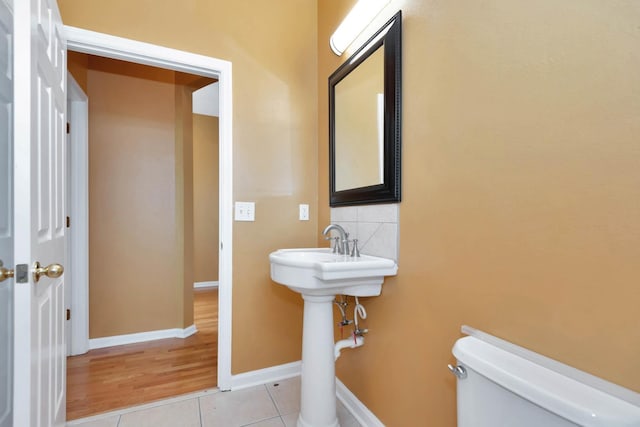 902 Heron Point Cir, Deland, FL 32724 - bathroom featuring toilet, tile patterned floors, and baseboards