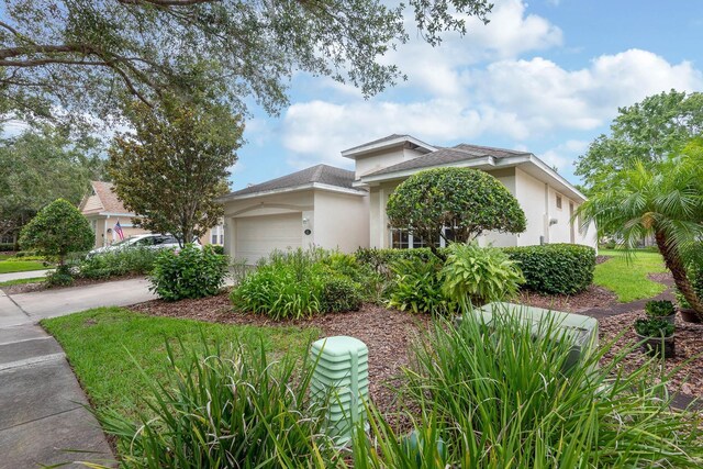 902 Heron Point Cir, Deland, FL 32724 - view of front of home featuring stucco siding, a garage, and concrete driveway