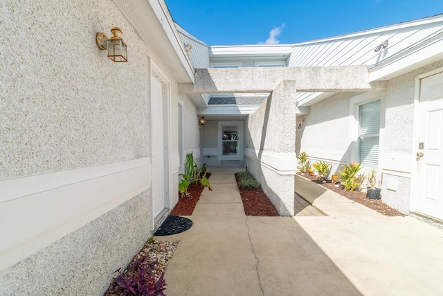 4602 Sandcastle Cir, Saint Augustine, FL 32084 - property entrance with stucco siding and a patio
